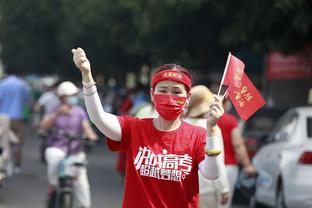 穆勒社媒晒队友庆祝照片：我们将在欧冠半决赛对阵皇马⚽️?